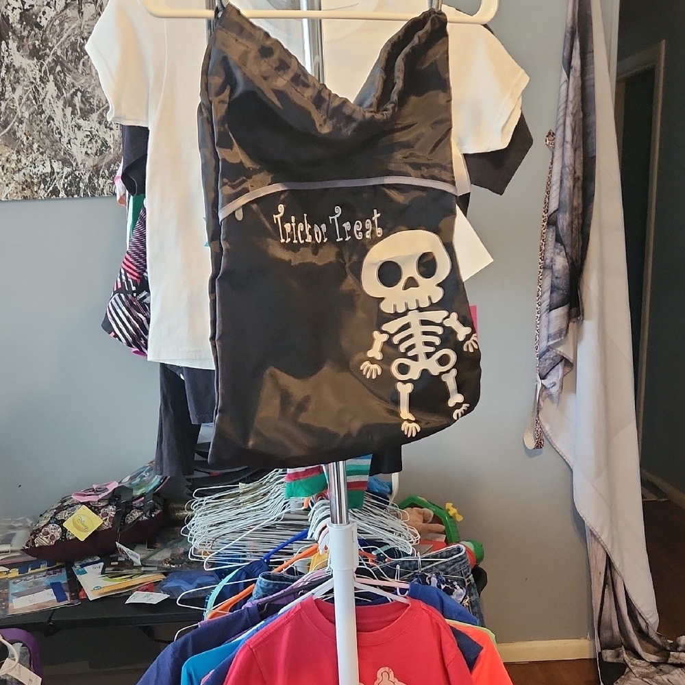 Black 31 Trick or Treat Bag with Skeleton Design With Zipper NWOT